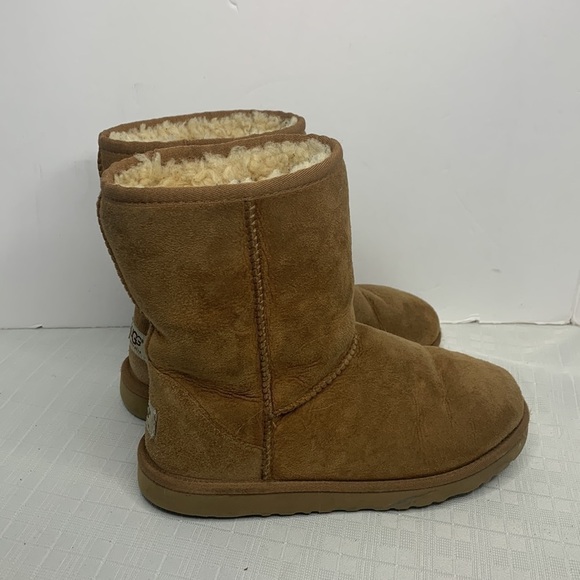 Ugg CLASSIC SHORT boots - Picture 2 of 9